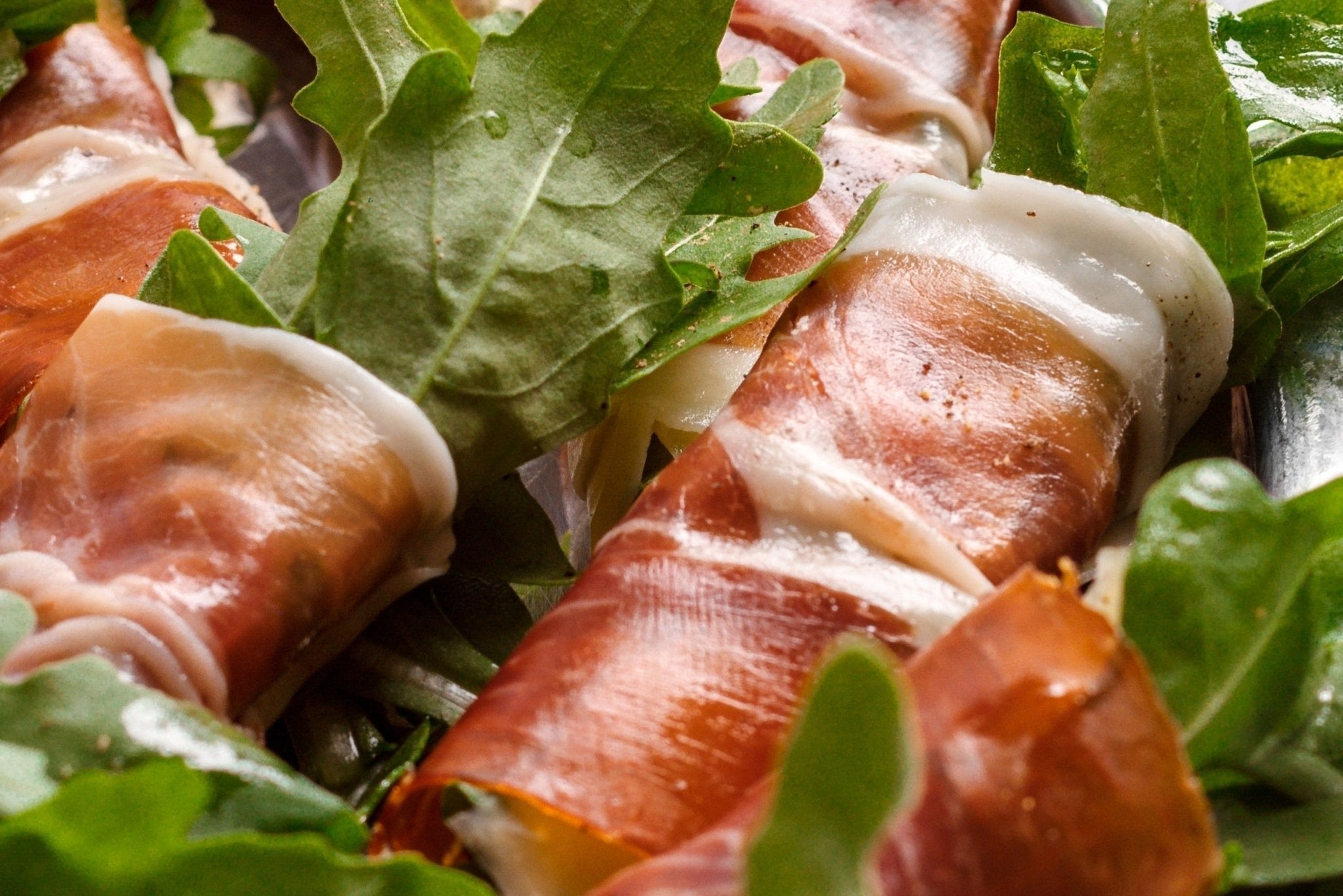 Feiner Ziegenkäse im Parmaschinkenmantel mit Trüffelöl