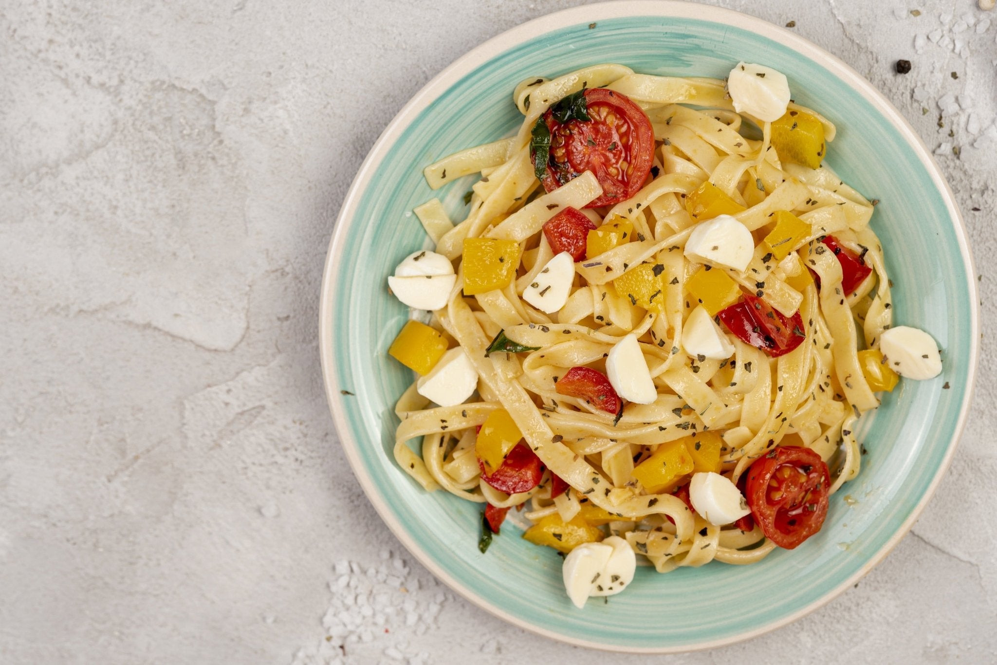 Fettuccine al Vino mit Trüffelsugo und Mozzarella - Genussbote