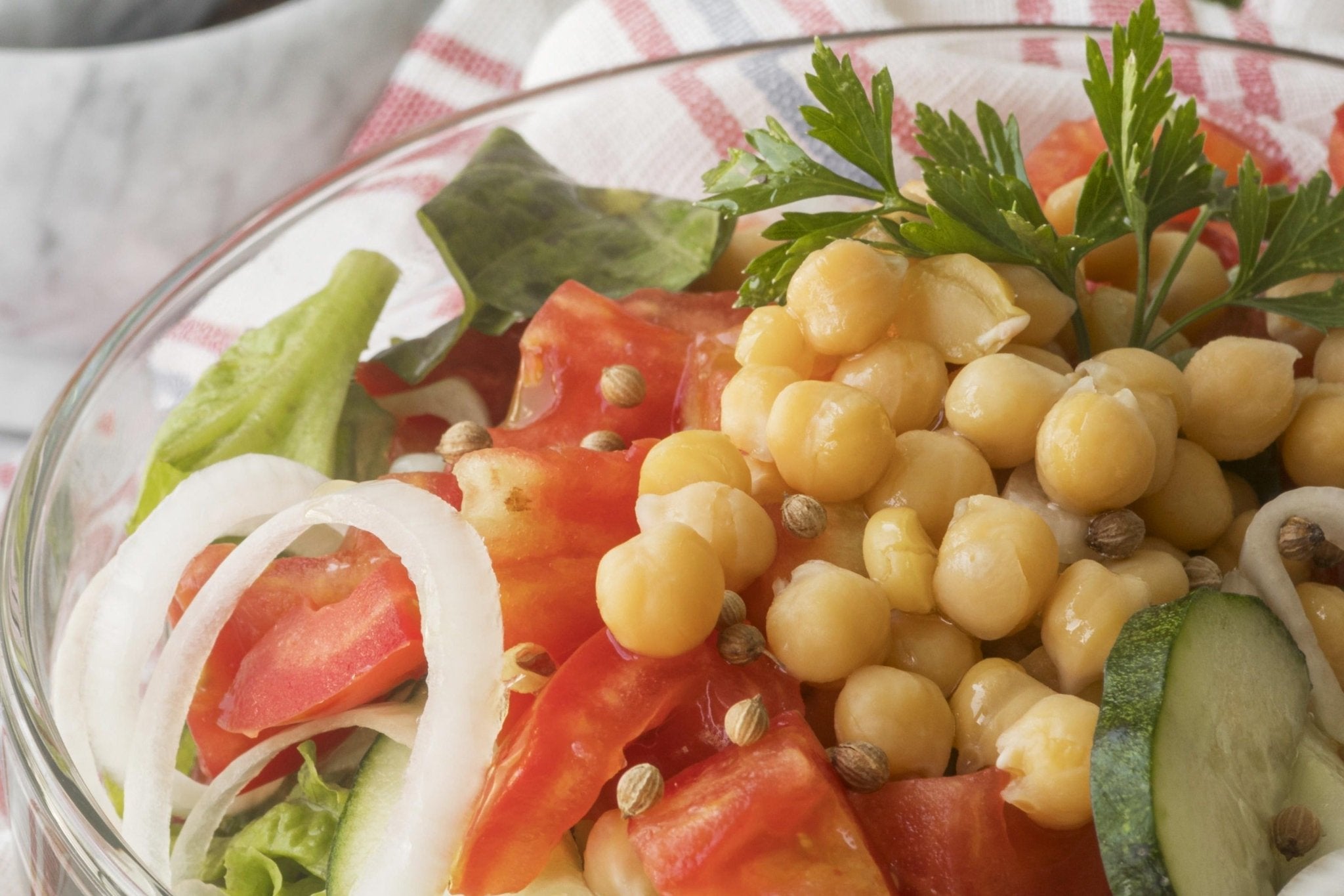 Granatapfel-Kichererbsen-Salat mit Feta - Genussbote