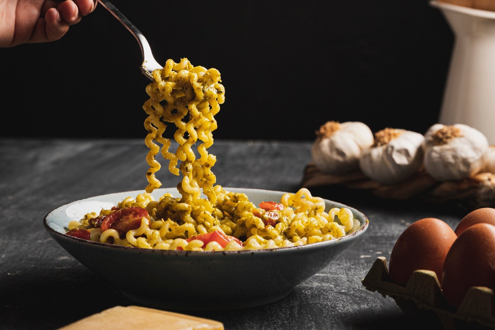 Rose Lunghi Bucati -Pasta mit Trüffel-Hackfleischragout und Tomaten - Genussbote