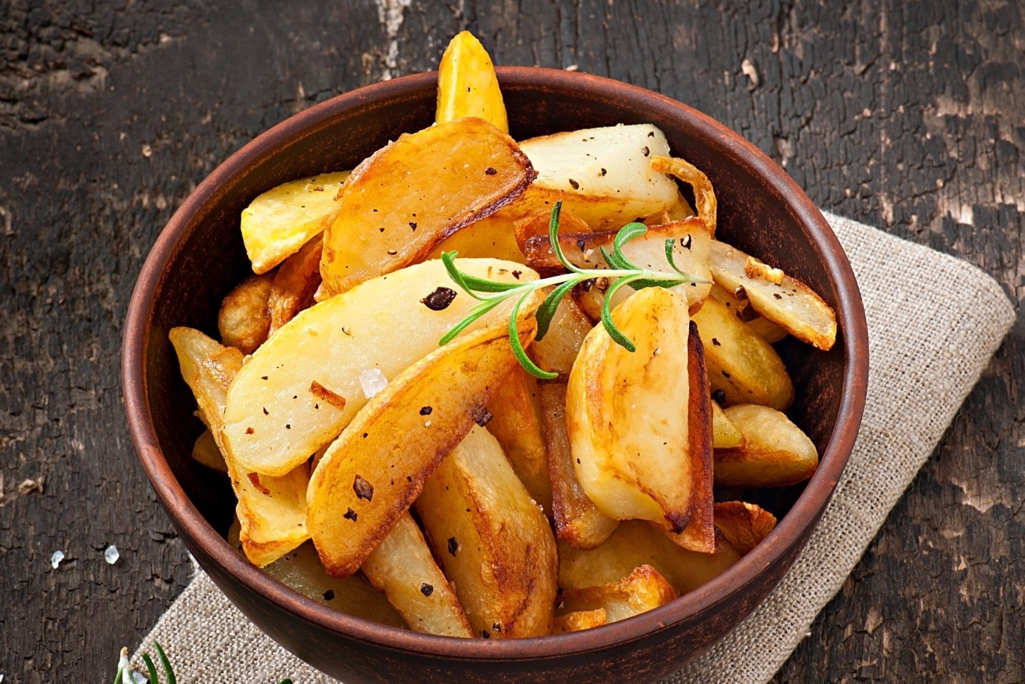 Rosmarinkartoffeln mit Tomatensalat - Genussbote