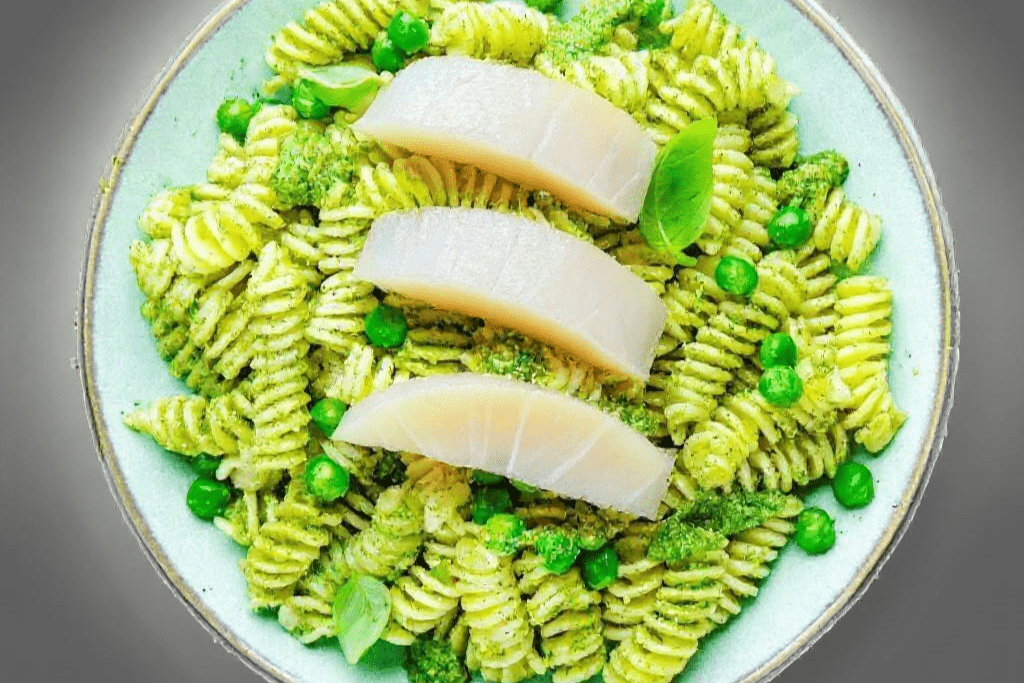 Zitronen-Safran-Fusilli mit Heilbuttstreifen & Erbsencreme - Genussbote