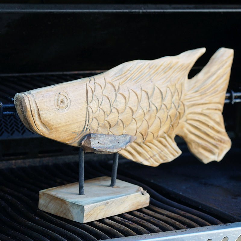 Holzfisch mit Standfuß klein - Genussbote