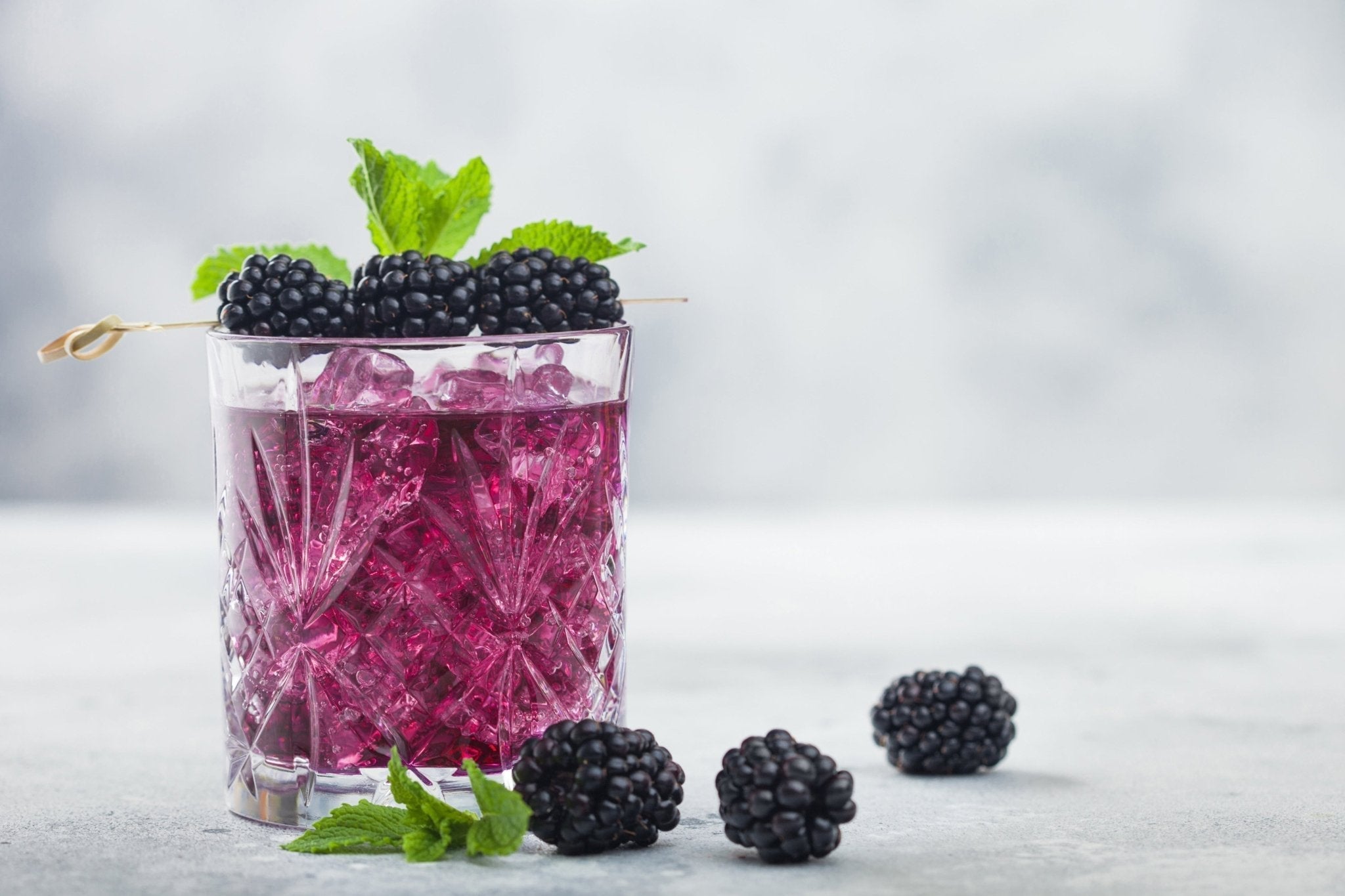 Berry Earl Spritz – Sommerlich mit Sparkling Tea Lysegrøn (BIO, alkoholfrei) - Genussbote