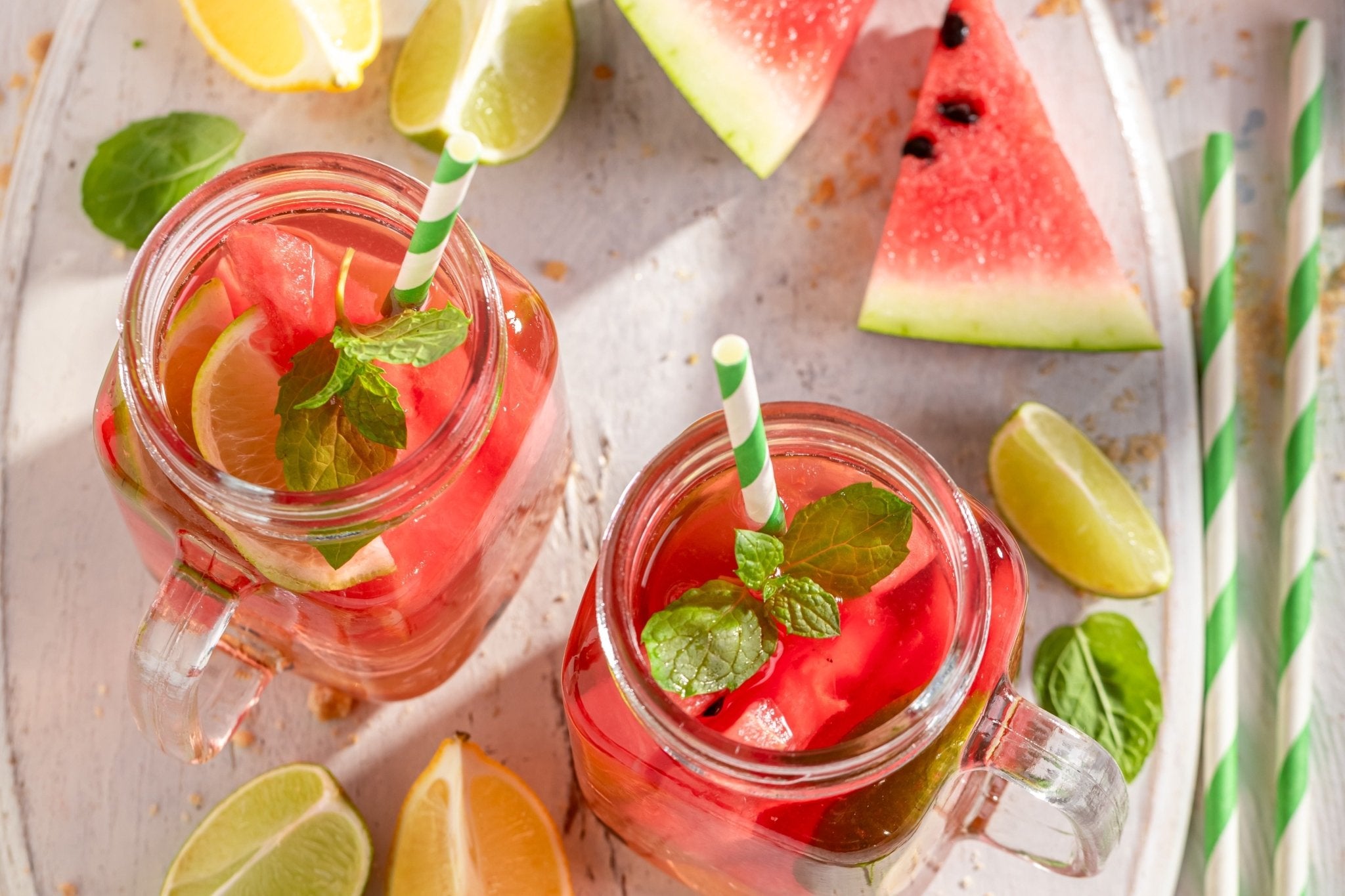 Sommerliche Sparkling Tea Bowle mit Wassermelone - Genussbote