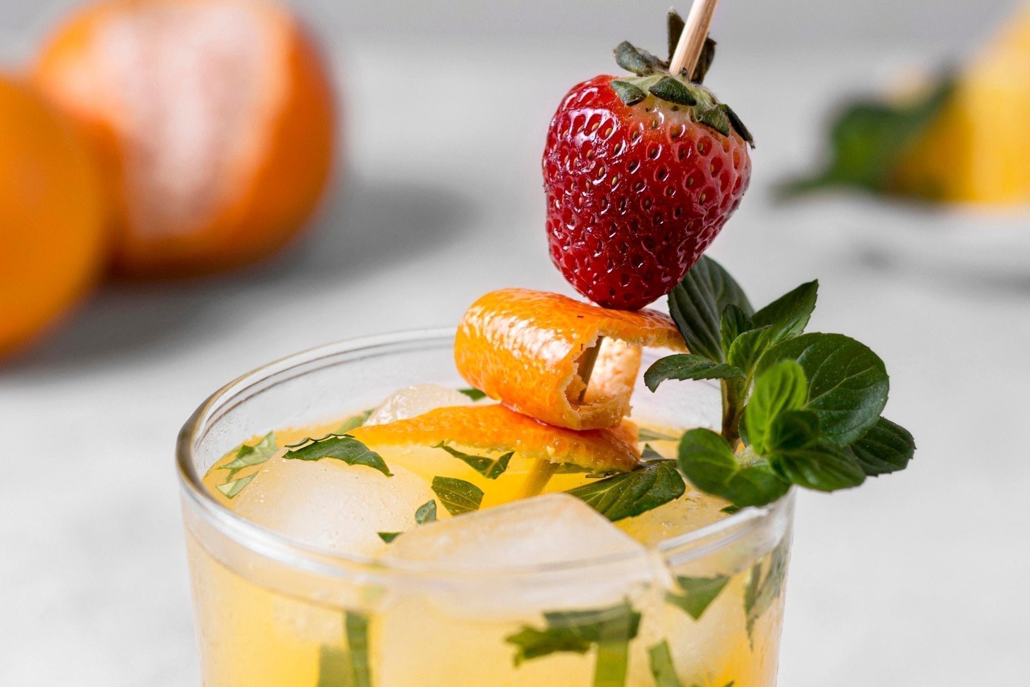 Sommertraum Yuzu – Fruchtiger Drink mit Erdbeere & Orange - Genussbote