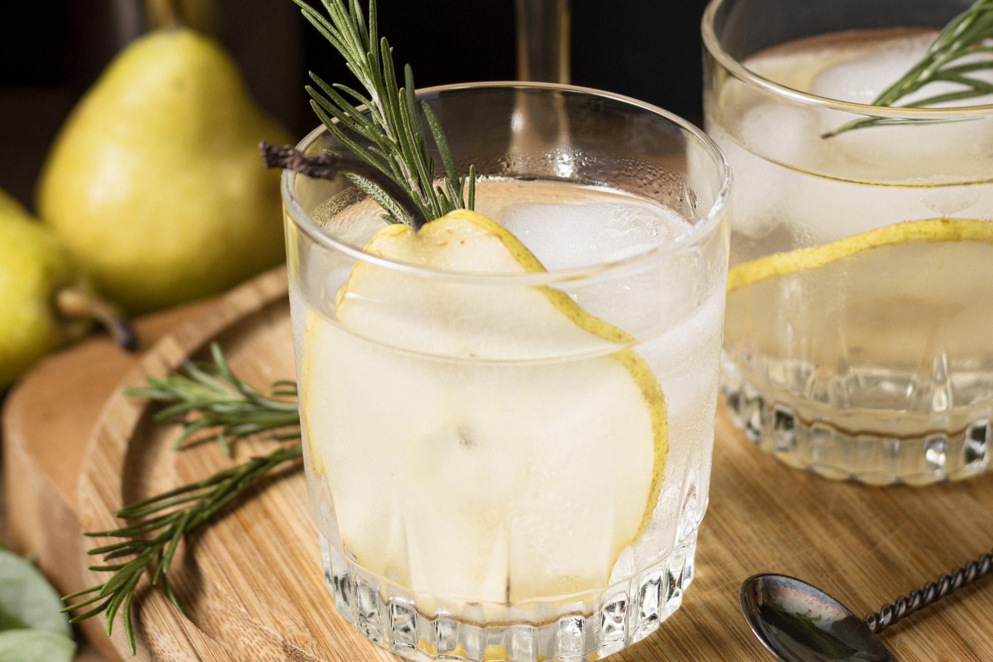 Teacello - Zitrus-Cocktail mit Sparkling Tea - Lysergrøn und Limoncello - Genussbote
